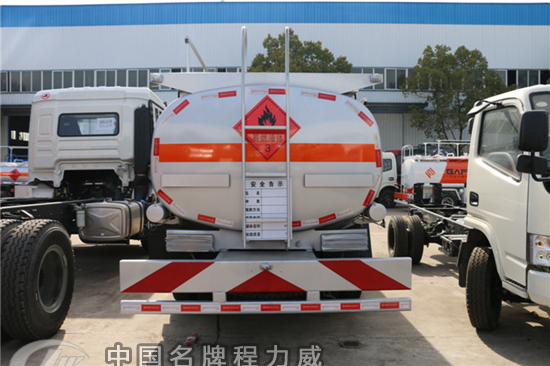 國五東風(fēng)12.5方運(yùn)油車