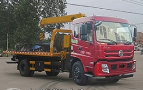 東風多利卡帶吊一拖二清障車