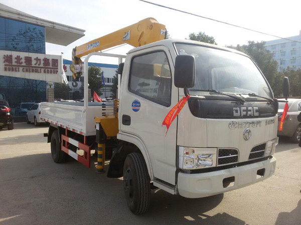 東風(fēng)多利卡3.4藍(lán)牌隨車(chē)吊
