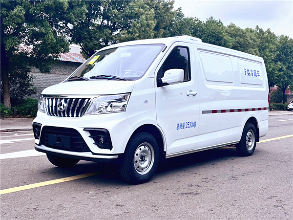 長安睿行M80面包冷藏車